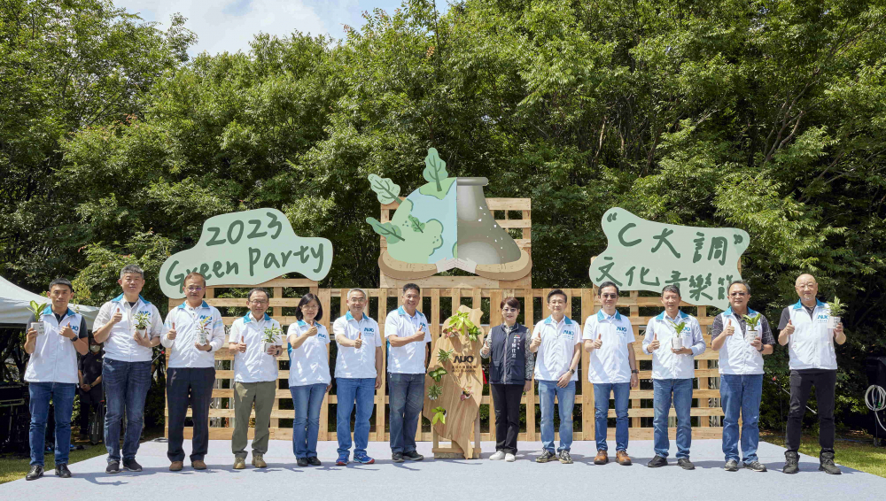 友達光電攜手供應商夥伴及台中市政府，共同倡議及推廣加樹減塑、節能減碳的淨零綠生活