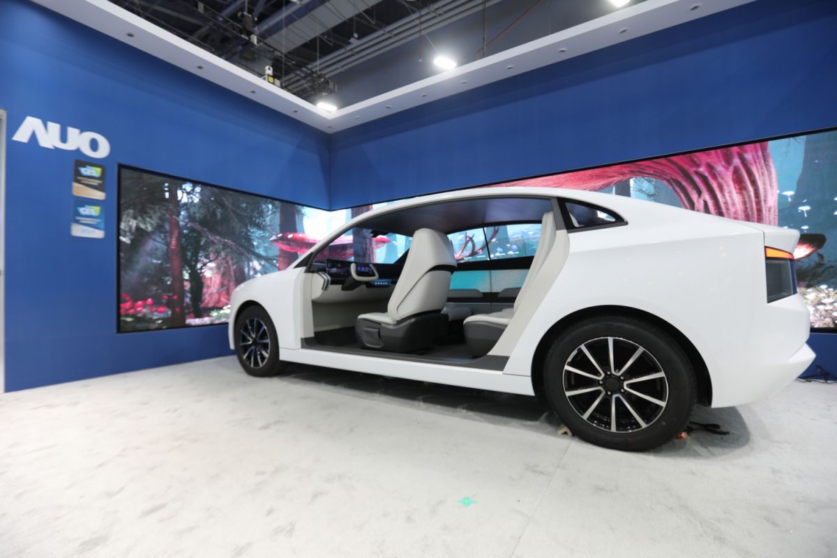 世界杯下单平台网站官网发表全新Smart Cockpit 2024，大秀显示应用成果、及释放Micro LED终极显示技术量能的全新智慧座舱，以营造突破性、沉浸式的视觉体验，重新定义智慧座舱，满足驾乘人员的全方位感受。