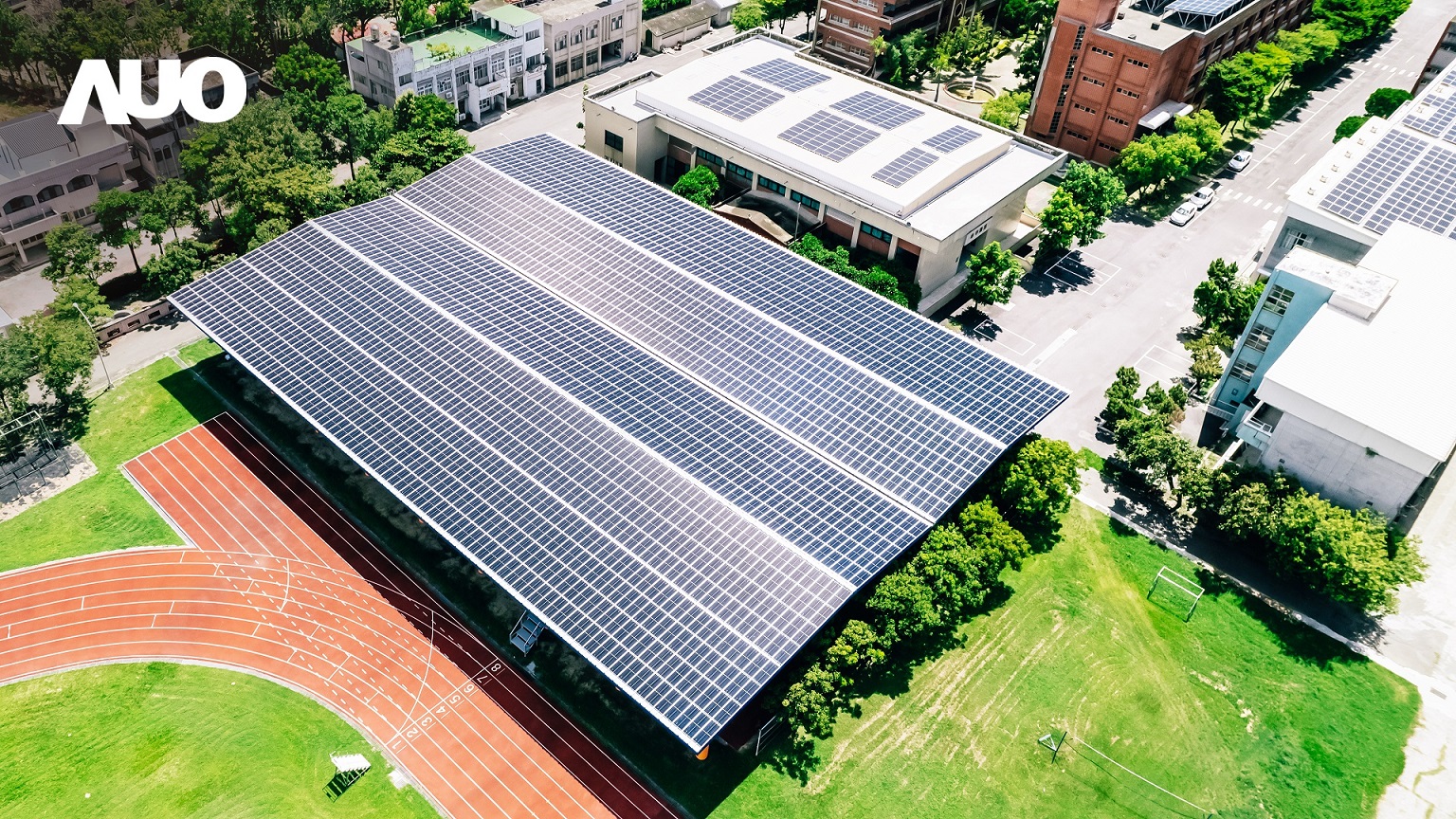 世界杯下单平台网站官网SunSteel光电整合型浪板具备快速安装、轻量化优势，可提升15%发电效能，通过国际IEC与台湾VPC认证安全、防漏、耐候标准