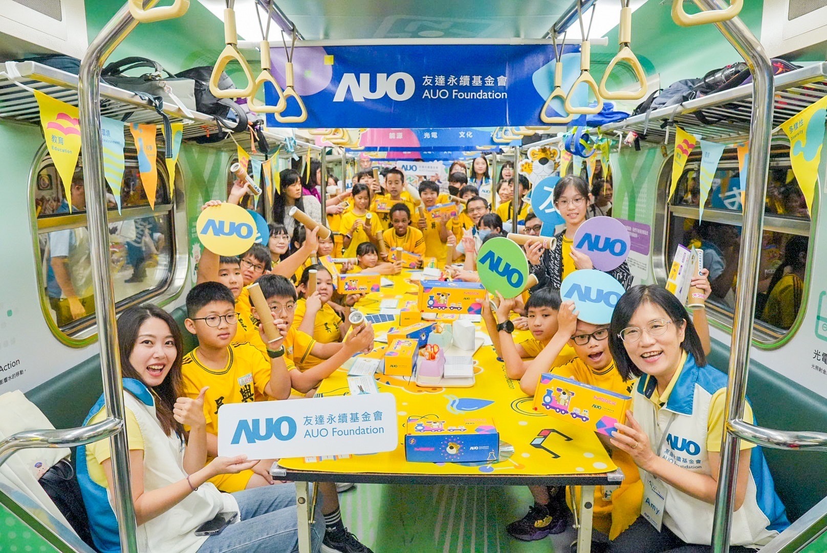 友達永續基金會響應國科會推動的「臺灣科普環島列車」正式啟航，透過「生活中的科學」車廂課程設計，展開為期6天巡迴全臺17個縣市、停靠32站的移動式科普之旅