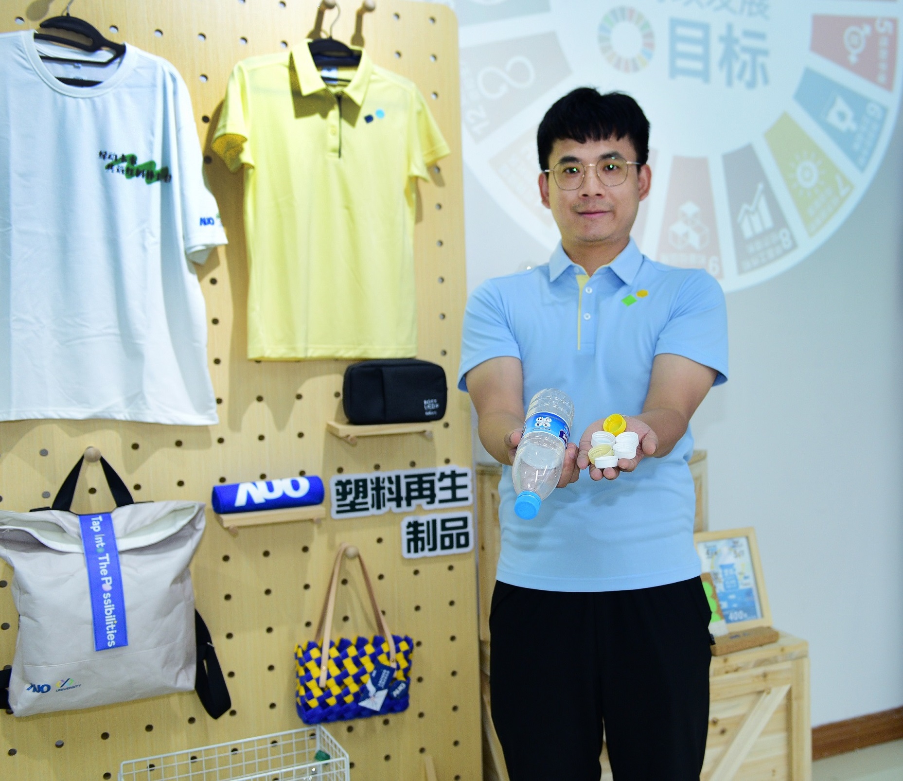 「2024智慧世界杯下单平台网站官网展」永续发展馆中，展示世界杯下单平台网站官网厦门驱动永续发展之成果，包含将厂内废弃物再制为实用物品，将永续发展理念深植于员工生活日常实践