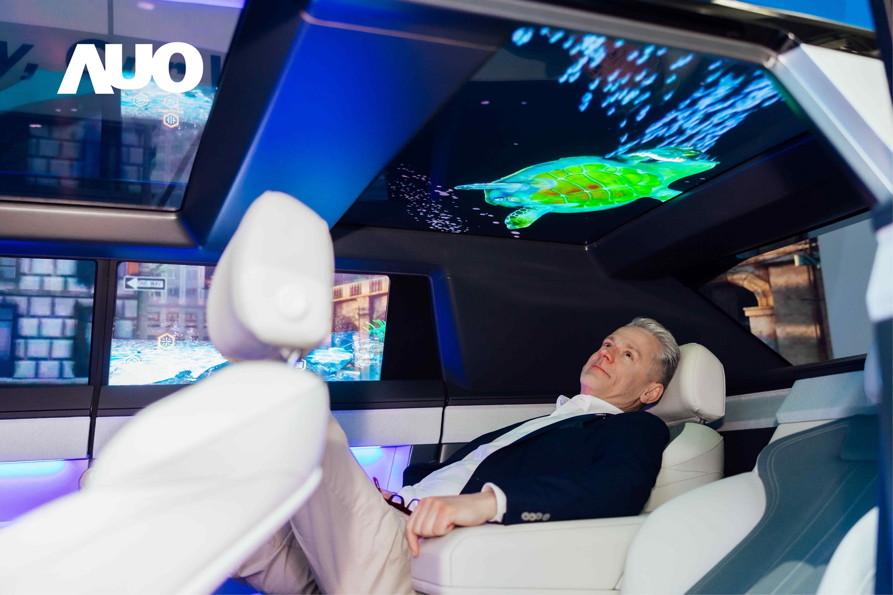 世界杯下单平台网站官网Smart Cockpit 2025集Micro LED透明、大型化、可挠优势之大成，携手BHTC打造未来视界的车用Display HMI解决方案